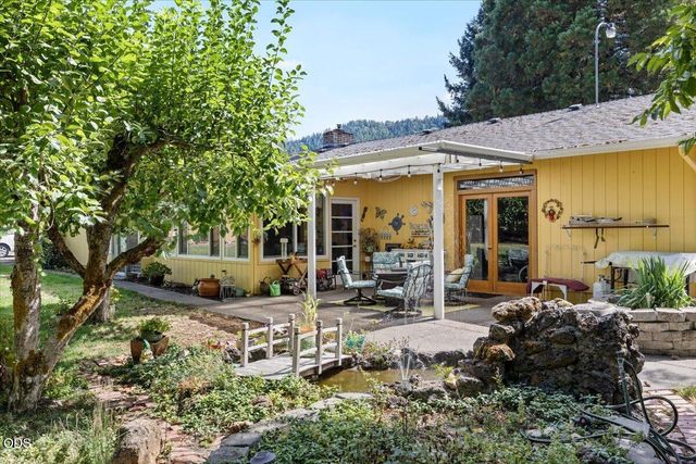 333 Earhart Road, Rogue River, OR 97537