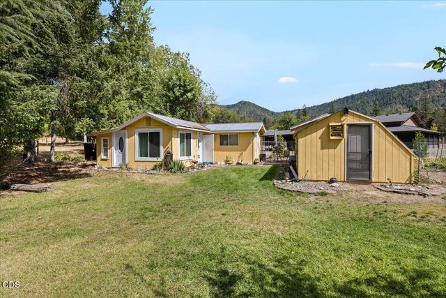 333 Earhart Road, Rogue River, OR 97537