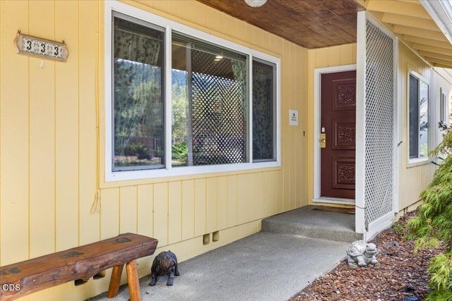 333 Earhart Road, Rogue River, OR 97537