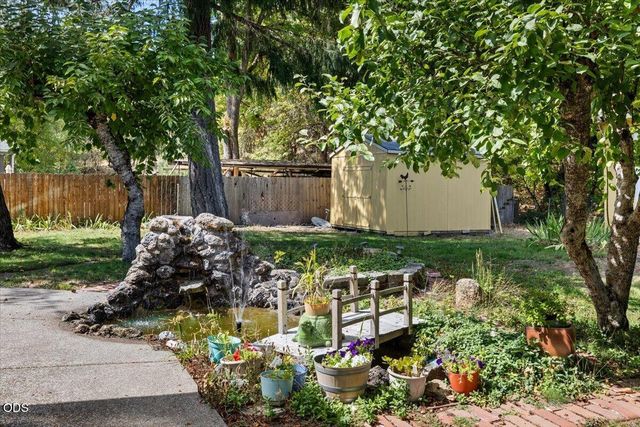 333 Earhart Road, Rogue River, OR 97537