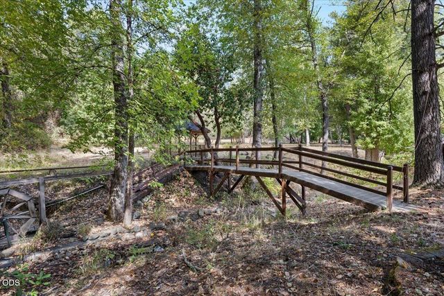 333 Earhart Road, Rogue River, OR 97537