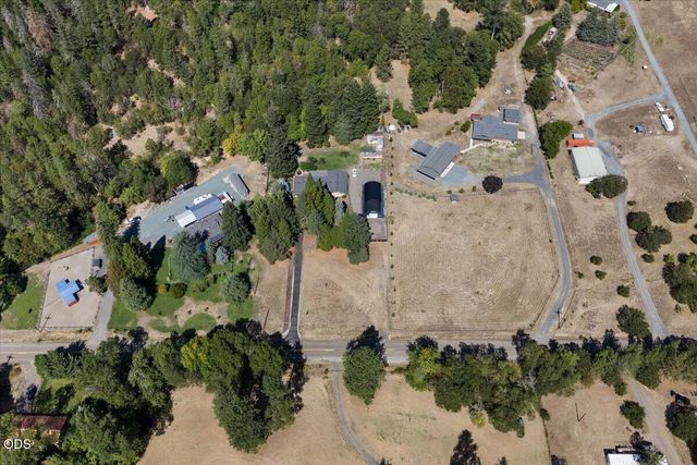 333 Earhart Road, Rogue River, OR 97537