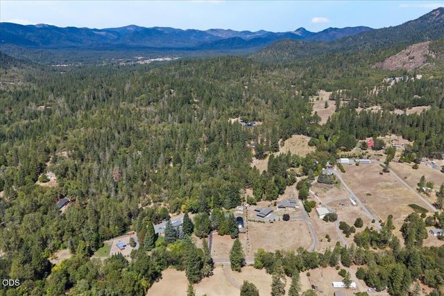 333 Earhart Road, Rogue River, OR 97537