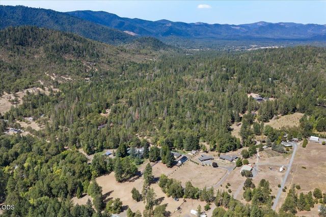 333 Earhart Road, Rogue River, OR 97537