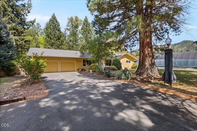 333 Earhart Road, Rogue River, OR 97537