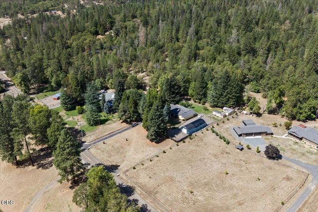 333 Earhart Road, Rogue River, OR 97537