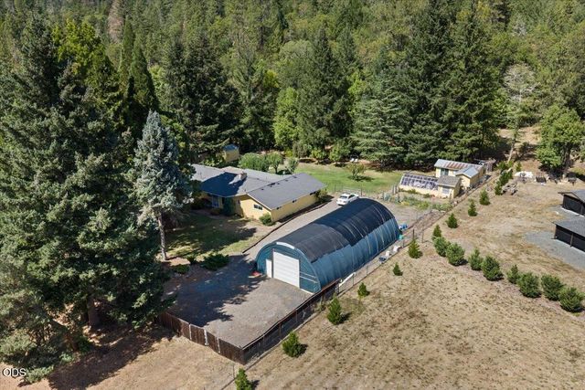 333 Earhart Road, Rogue River, OR 97537