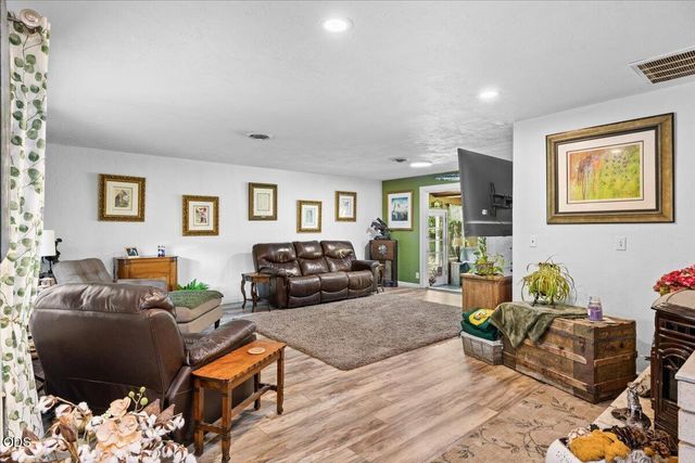 333 Earhart Road, Rogue River, OR 97537