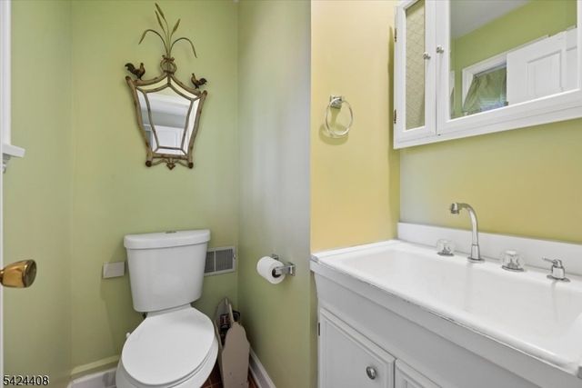 75 Farmersville Rd, Tewksbury Twp., NJ 07830