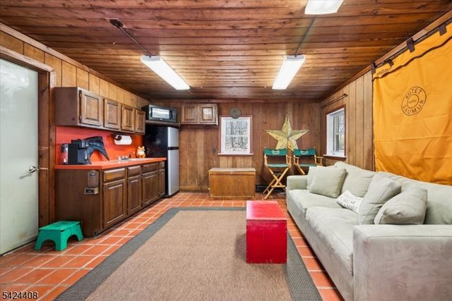 75 Farmersville Rd, Tewksbury Twp., NJ 07830