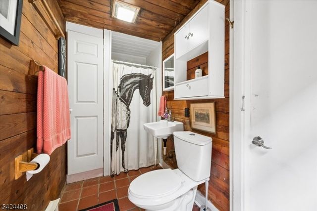 75 Farmersville Rd, Tewksbury Twp., NJ 07830