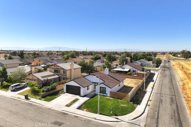 2559 E Avenue J2, Lancaster, CA 93535