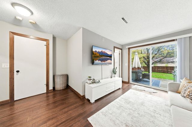 6625 Harlan Drive, Eden Prairie, MN 55346