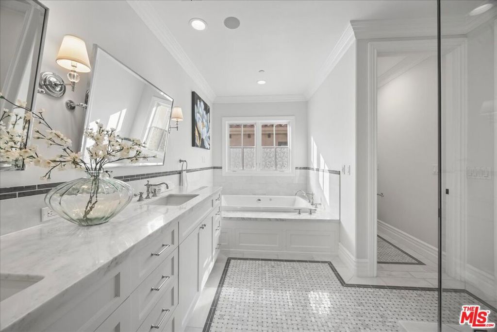 Image 26 of property listing at 3217 Greenfield Avenue, Los Angeles, CA 90034