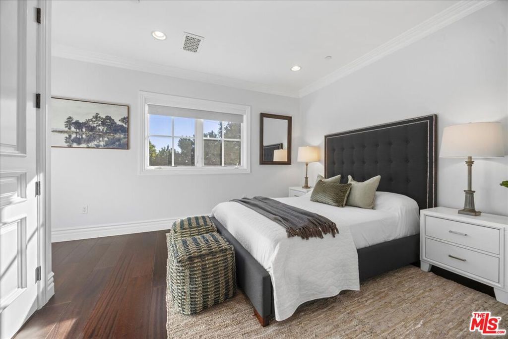 Image 34 of property listing at 3217 Greenfield Avenue, Los Angeles, CA 90034