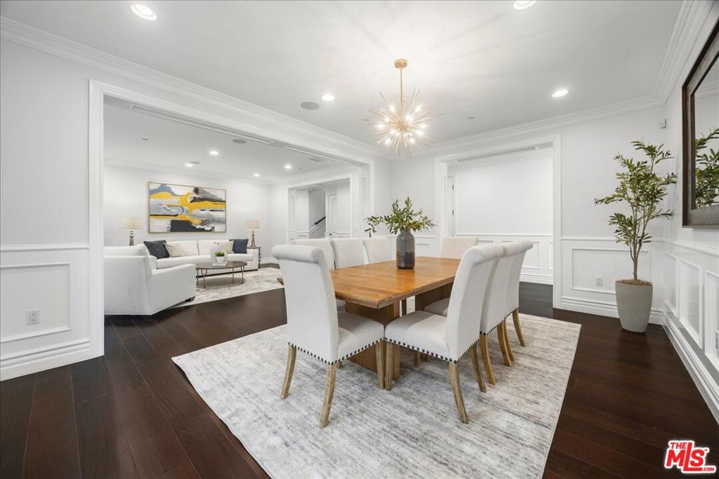 Image 5 of property listing at 3217 Greenfield Avenue, Los Angeles, CA 90034