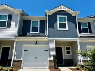 4208 Summit Woods Drive, Charlotte, NC 28216