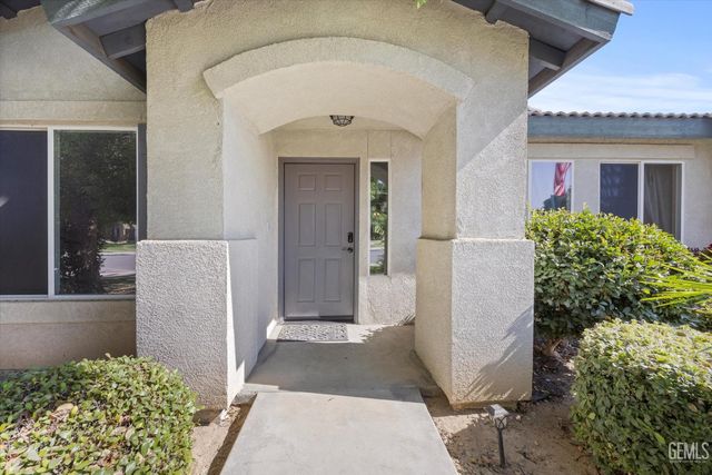 5900 Latina Drive, Bakersfield, CA 93308