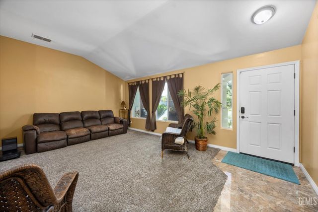 5900 Latina Drive, Bakersfield, CA 93308