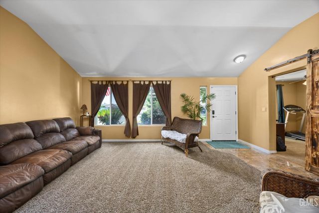 5900 Latina Drive, Bakersfield, CA 93308