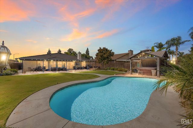 5900 Latina Drive, Bakersfield, CA 93308