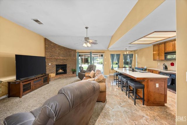 5900 Latina Drive, Bakersfield, CA 93308