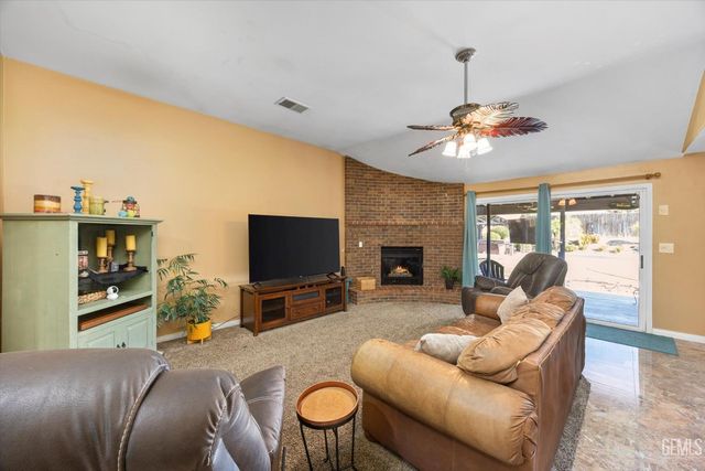 5900 Latina Drive, Bakersfield, CA 93308