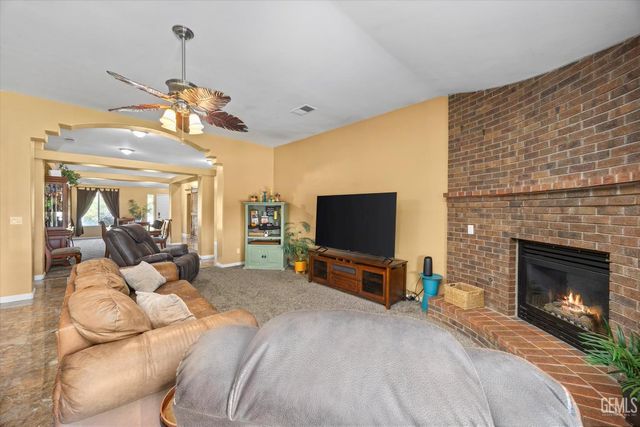 5900 Latina Drive, Bakersfield, CA 93308