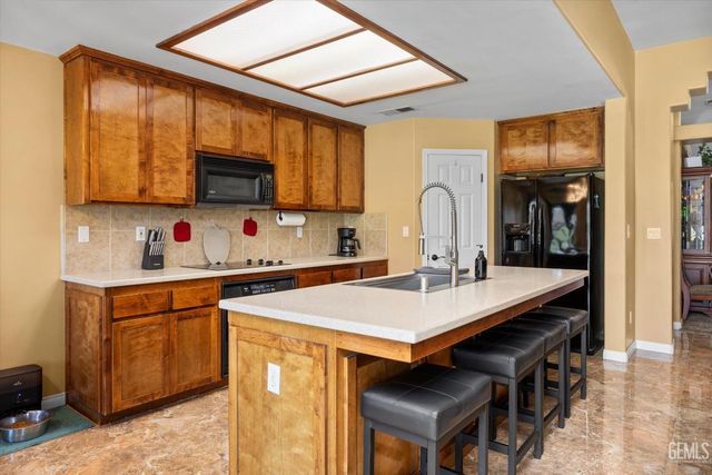 5900 Latina Drive, Bakersfield, CA 93308