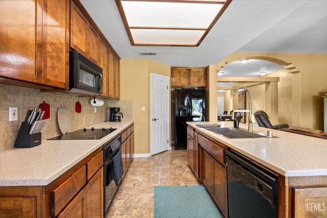 5900 Latina Drive, Bakersfield, CA 93308