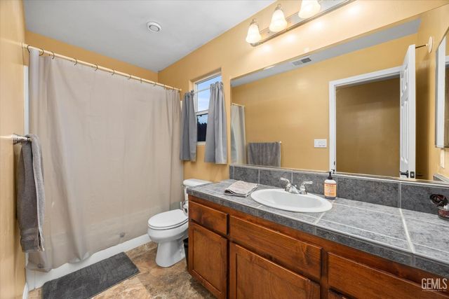 5900 Latina Drive, Bakersfield, CA 93308