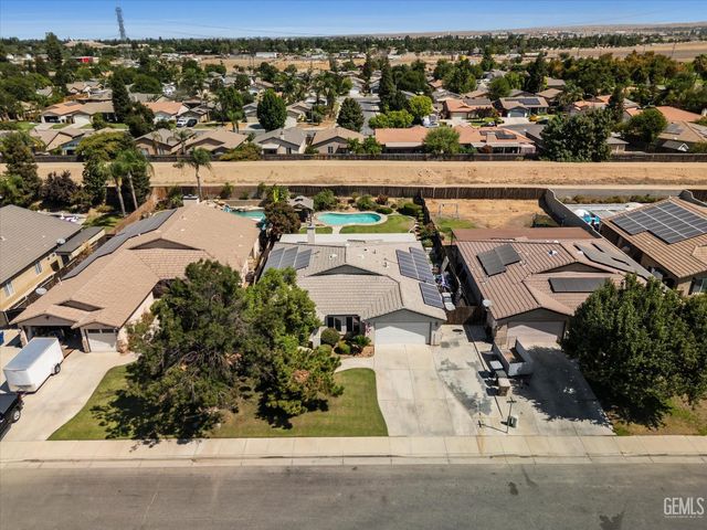 5900 Latina Drive, Bakersfield, CA 93308