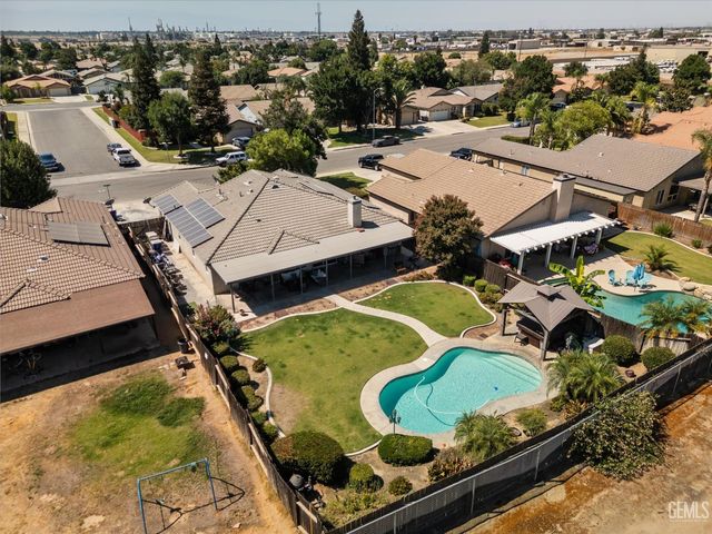 5900 Latina Drive, Bakersfield, CA 93308