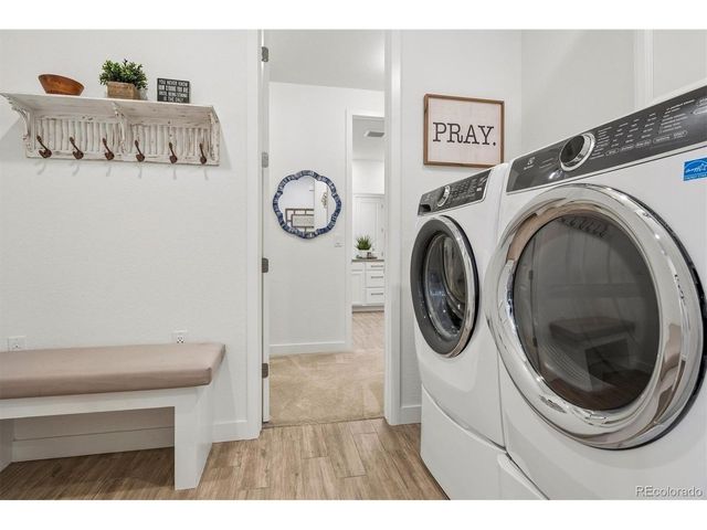 8681 S Riviera Ct, Aurora, CO 80016