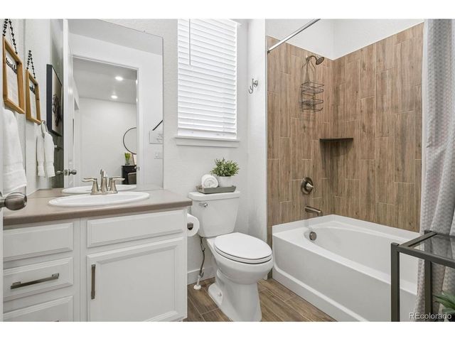 8681 S Riviera Ct, Aurora, CO 80016