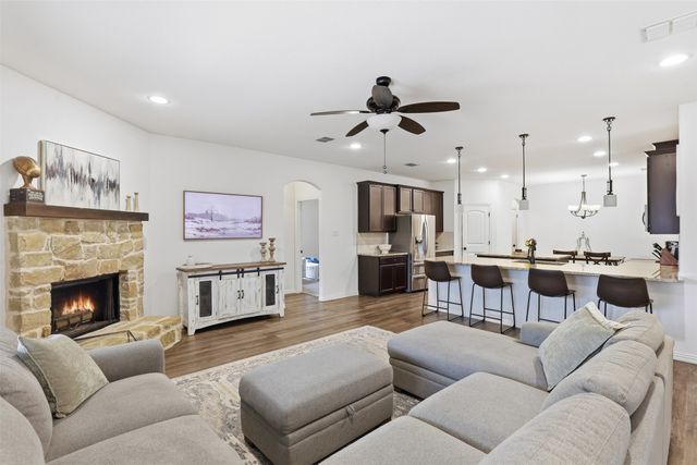 3205 Greenway Drive, Burleson, TX 76028