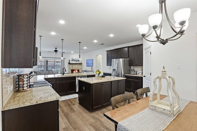 3205 Greenway Drive, Burleson, TX 76028