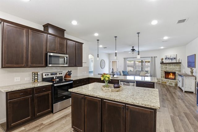 3205 Greenway Drive, Burleson, TX 76028