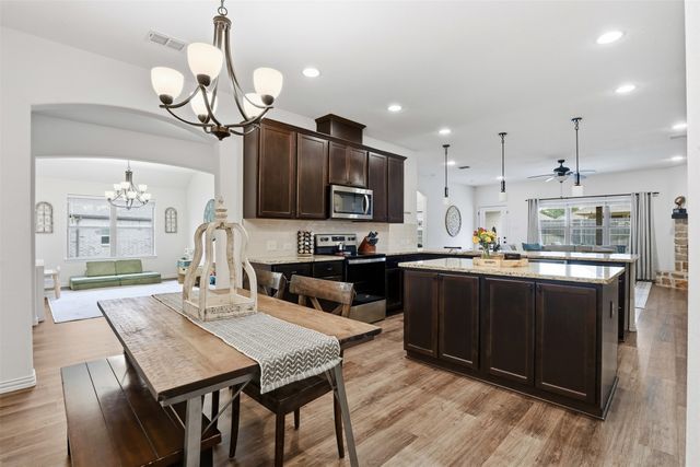 3205 Greenway Drive, Burleson, TX 76028