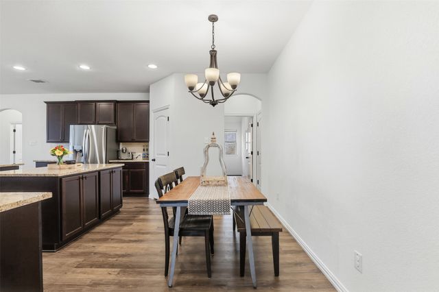 3205 Greenway Drive, Burleson, TX 76028