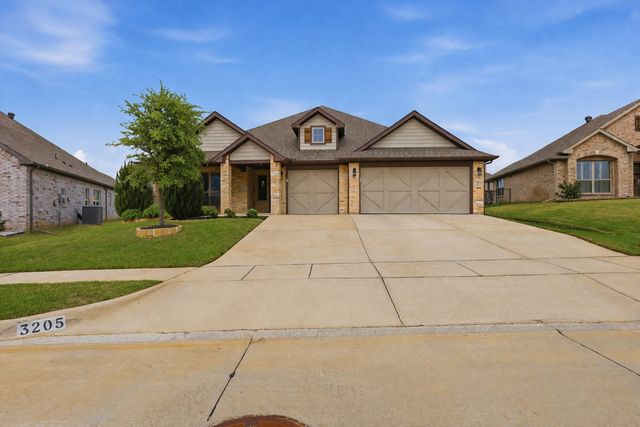 3205 Greenway Drive, Burleson, TX 76028