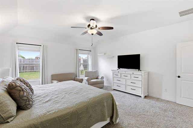 3205 Greenway Drive, Burleson, TX 76028