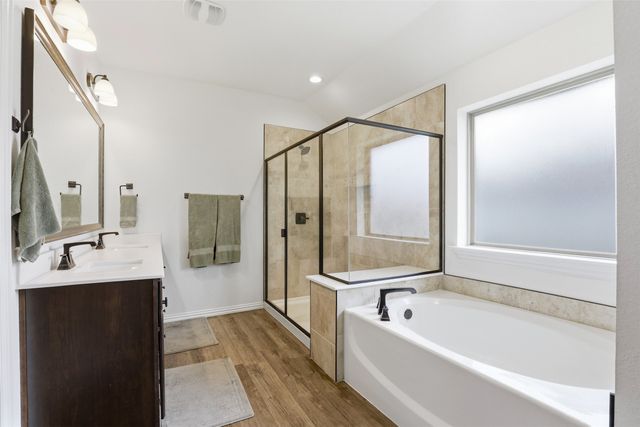 3205 Greenway Drive, Burleson, TX 76028
