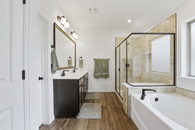 3205 Greenway Drive, Burleson, TX 76028