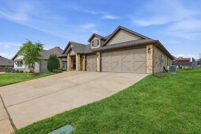 3205 Greenway Drive, Burleson, TX 76028