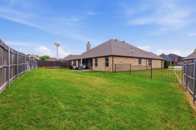 3205 Greenway Drive, Burleson, TX 76028