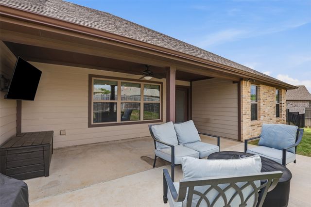 3205 Greenway Drive, Burleson, TX 76028