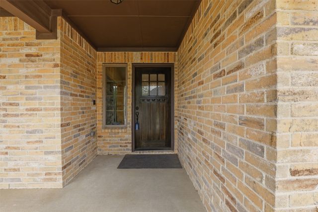 3205 Greenway Drive, Burleson, TX 76028