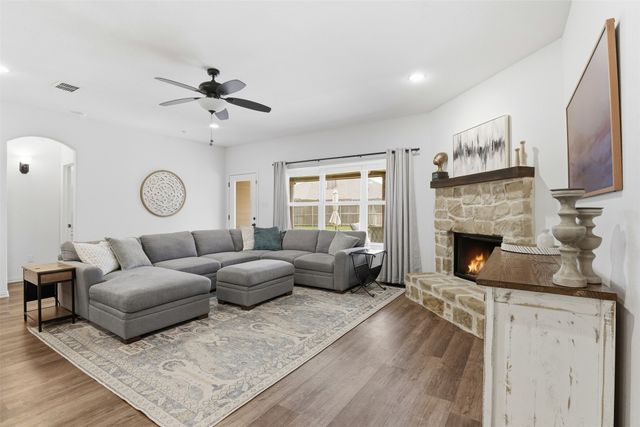 3205 Greenway Drive, Burleson, TX 76028