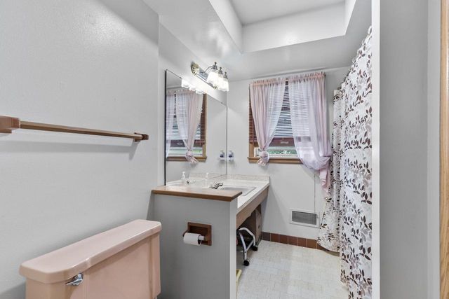 5737 N 80th STREET, Milwaukee, WI 53218